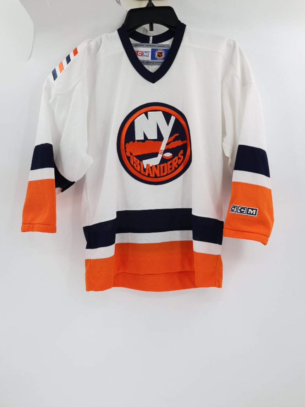 Vintage CCM NHL Jersey New York Islanders Youth L/XL Ice Hockey logo